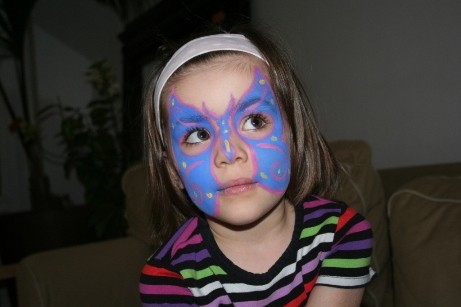 face-painting-butterfly-for-carnival