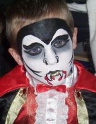 Halloween Dracula face painting - Activities - Birthday and other Party activities - Halloween face painting