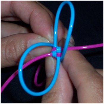 scoubidou bracelet english diy tutorial: How to make a Scoubidou bracelet 