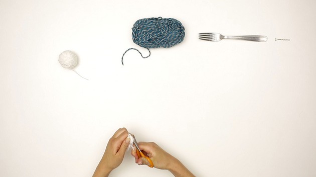 Simple Pompoms craft for kids