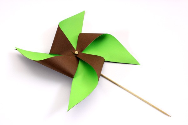 Two-colored paper pinwheel craft for kids