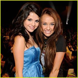 http://images.hellokids.com/_uploads/membres/articles/20090627/64gr6_miley-cyrus-selena-gomez-teen-choice-awards-2008.0.0.0x0.300x300.jpeg