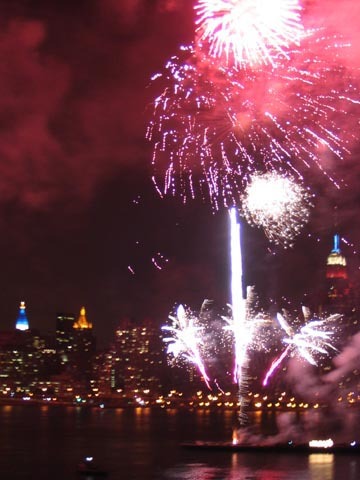 The image &ldquo;http://images.hellokids.com/_uploads/membres/articles/20090727/7hum8_2004fireworks.jpg&rdquo; cannot be displayed, because it contains errors.