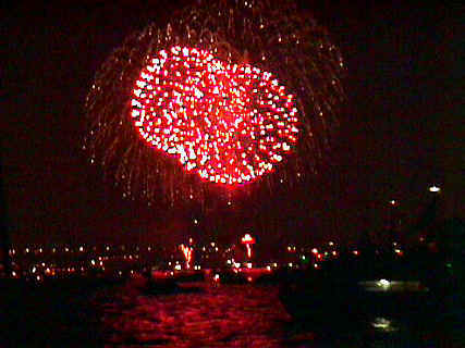 The image &ldquo;http://images.hellokids.com/_uploads/membres/articles/20090727/d3jsd_fireworks.jpg&rdquo; cannot be displayed, because it contains errors.