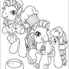 Ponies making a cake coloring page - Coloring page - CHARACTERS coloring pages - TV SERIES CHARACTERS coloring pages - MY LITTLE PONY coloring pages