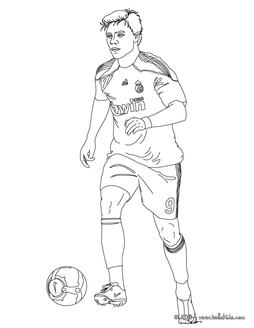 Xabi playing soccer coloring pages - Hellokids.com