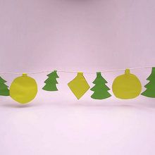 Make a Christmas tree and balls garland